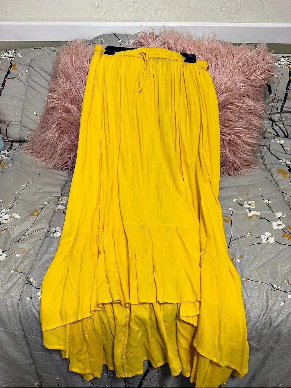 Chances R Yellow Maxi Skirt Size XL Like New